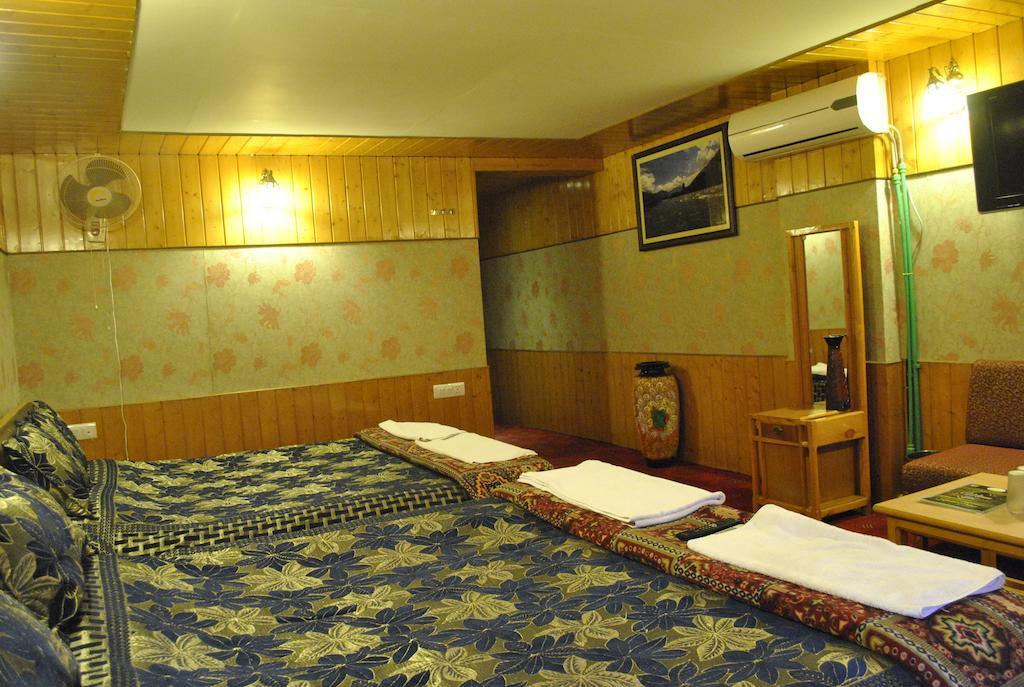 Hotel Khaleel Palace Gulmarg Room photo