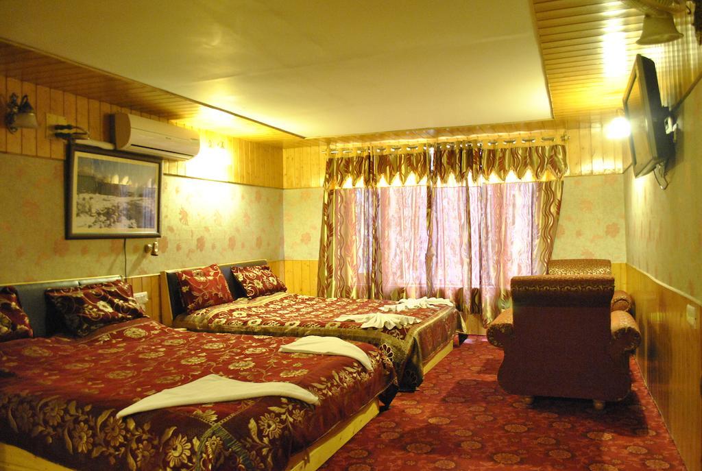Hotel Khaleel Palace Gulmarg Room photo